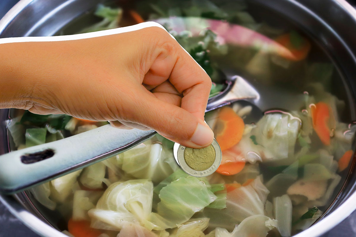 Bakin trik koji ponovo osvaja kuhinje: Zašto sve više žena u kupus stavlja novčić?