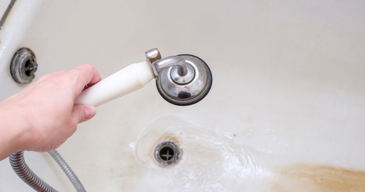 With this simple method, every stain in the tub will disappear: In 5 minutes it will shine like new