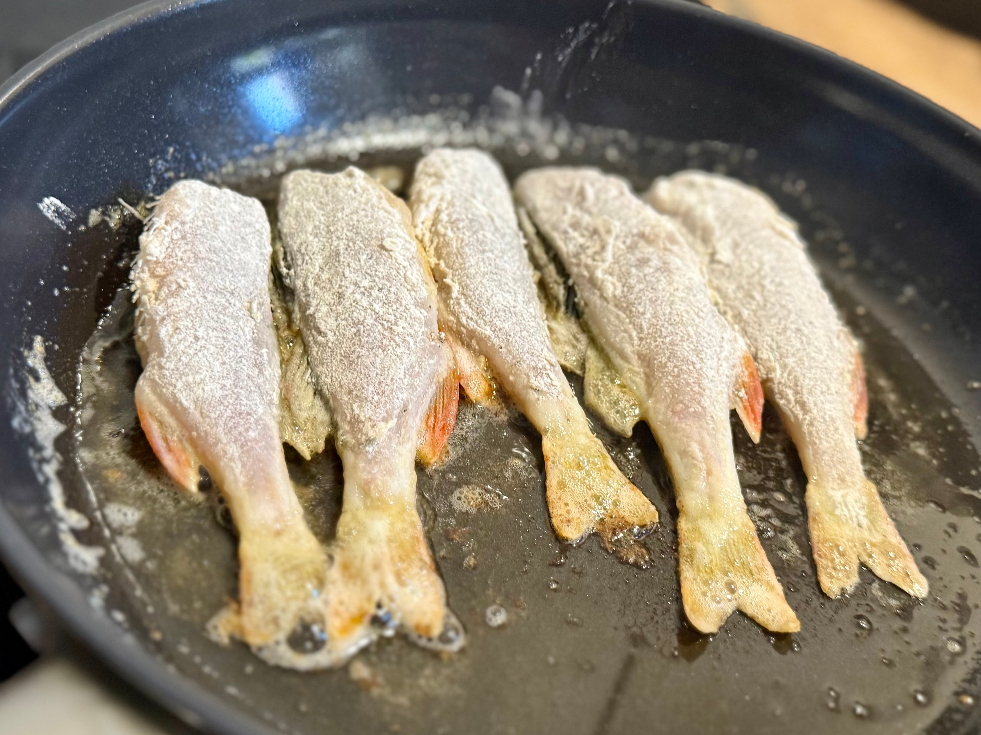 Poslednji dani posta i priprema za Veliki petak: Trik za ribu koja nije masna, a savršeno je hrskava