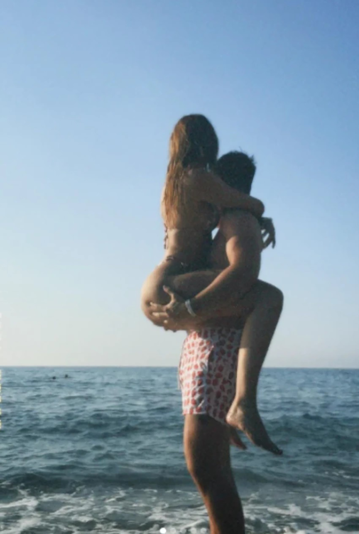 Verenički prsten zadržala, a vruće fotke obrisala: Ovo je muškarac sa kojim je voditeljka raskinula veridbu