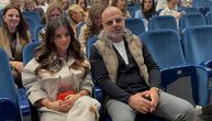 Muž Ane Sević u javnosti nakon putovanja s Darkom Lazićem: Evo ko je sve od poznatih došao na Mirzin koncert
