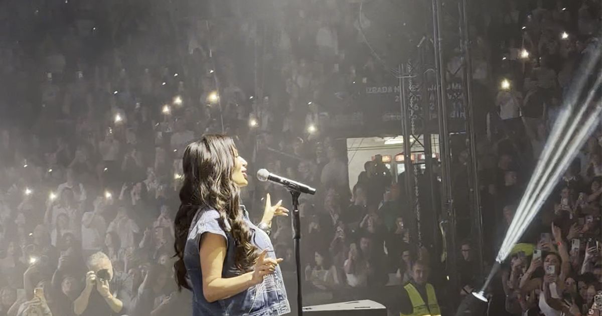 Ceca se u Jagodini obratila Palminoj porodici pred krcatom halom: Ovo im poručila, pa rasplakala mnoge