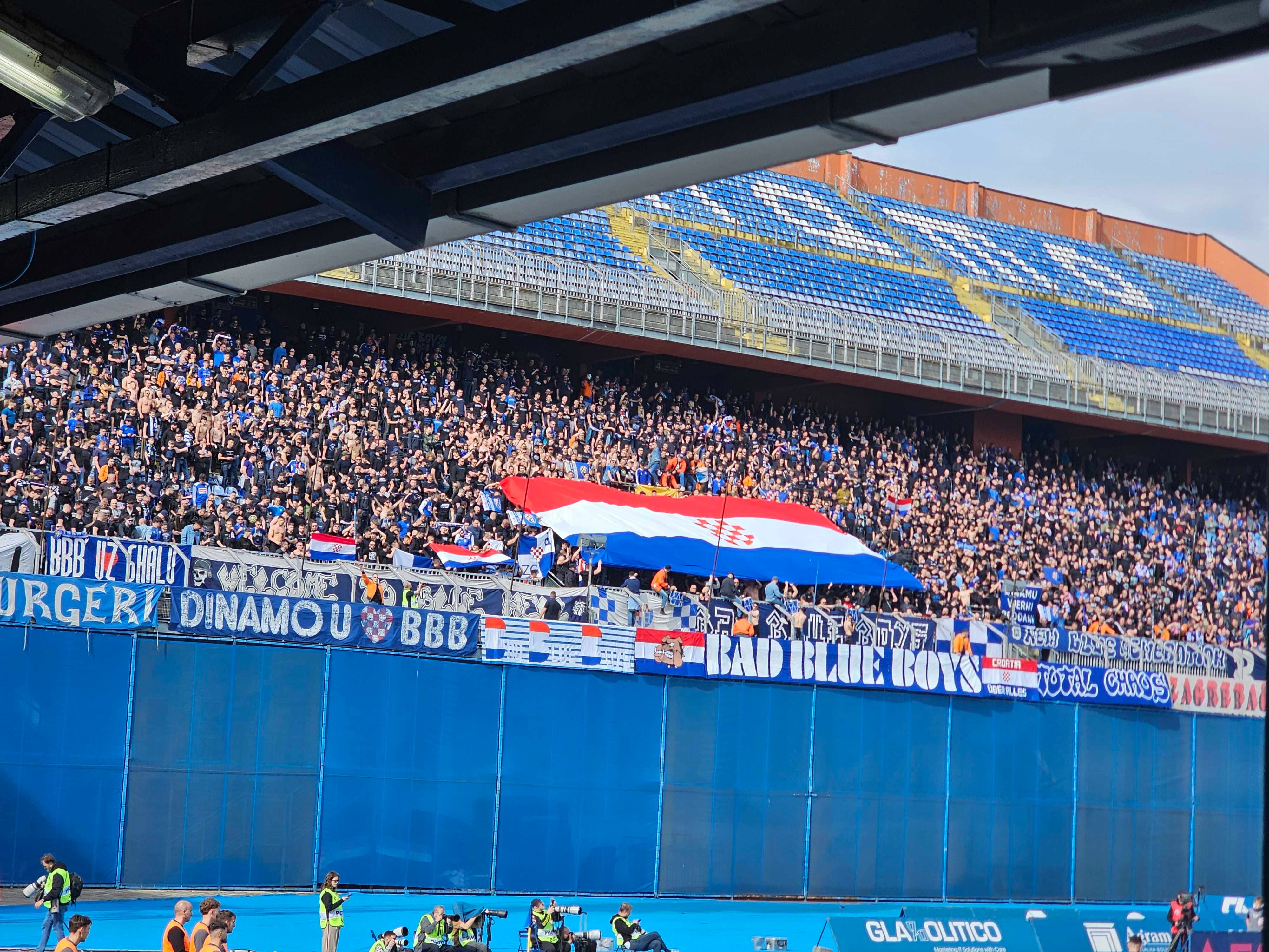 Skandal u Zagrebu! Bed Blu Bojsi na rođendanu digli ustašku zastavu: "Kao da smo se vratili u devedesete..."