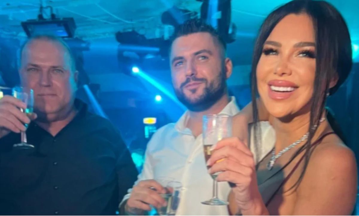 "Šta će ti žena bez intimnih odnosa?" Asminov otac i dalje šokira: Prozvao Staniju i njenog vremešnog sponzora