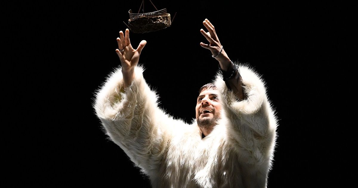Play 'Richard II' Premiered at JDP