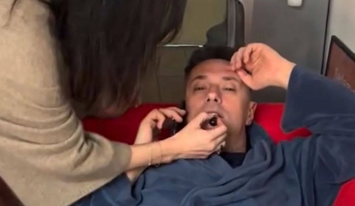 Andrija i Sloboda nasmejali sve! Glumica mu stavila karmin, pa usledio obrt: On menjao boje "Šta je bre ovo?"