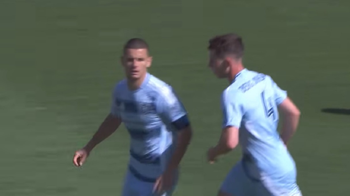 Fenomenalan gol Joveljića! Srbin poslao raketu u mrežu, golman nije paradom ulepšao "lepoticu"