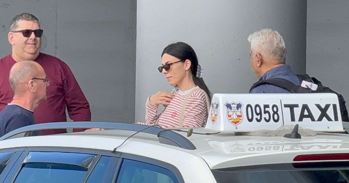 Bikovićeva žena došla u Beograd: Ivana puca u uskim helankama, a od nje se ne odvaja stariji gospodin