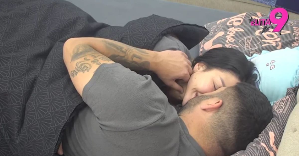 Vrela akcija u Eliti! Asmin i Maja zatresli krevet: Ignorisali upaljena svetla, pa se zavukli ispod pokrivača