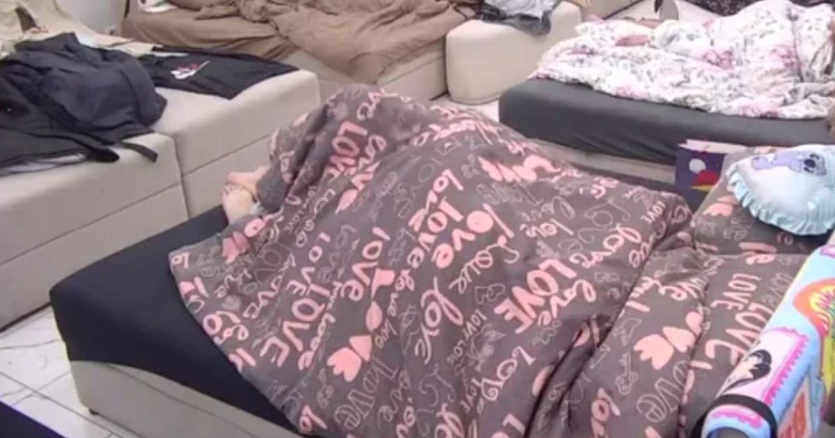 Vrela akcija u Eliti! Asmin i Maja zatresli krevet: Ignorisali upaljena svetla, pa se zavukli ispod pokrivača