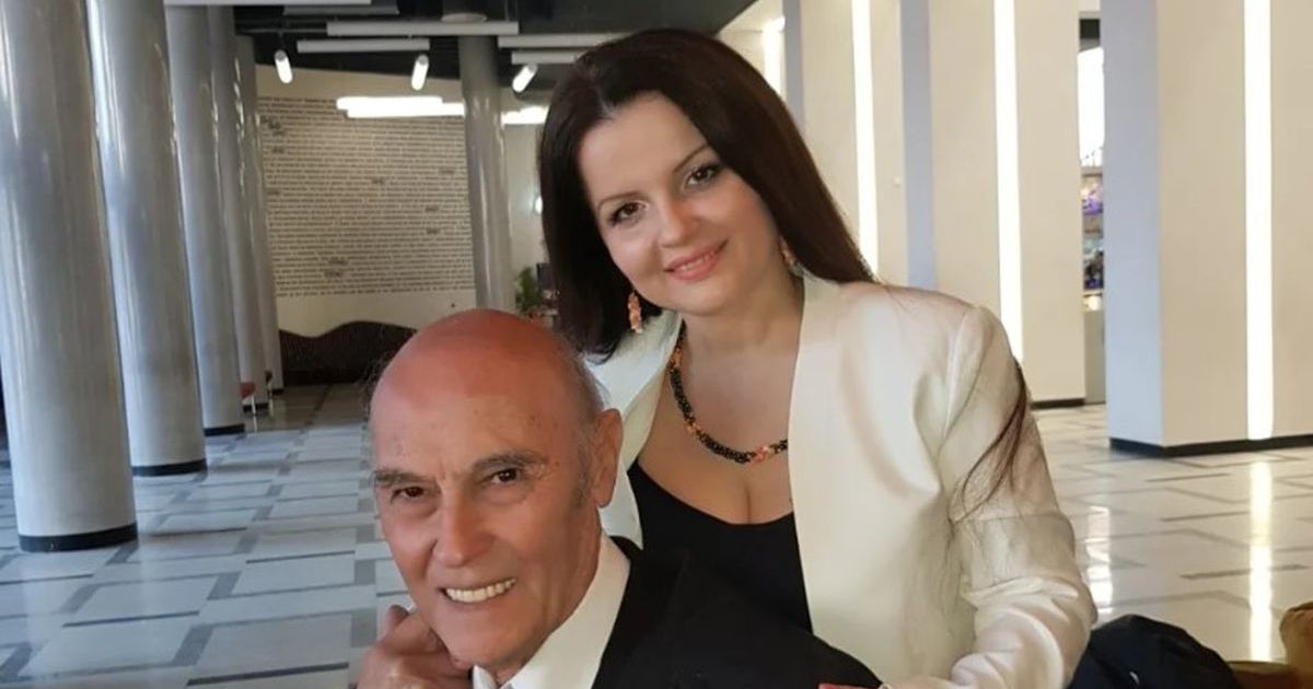 Najstariji pevač (88) zaveo 41 godinu mlađu pevačicu malu Canu: 