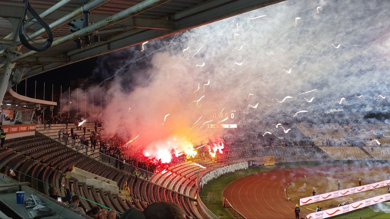 Zbog ovoga je prekinuta utakmica Partizan - Čukarički! Rakete letele na sve strane