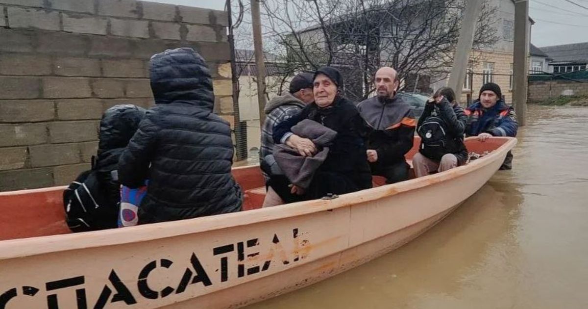 KATASTROFA Usled obilnih kiša popustio rezervoar: Bujica u Dagestanu nosi sve pred sobom, ima mrtvih