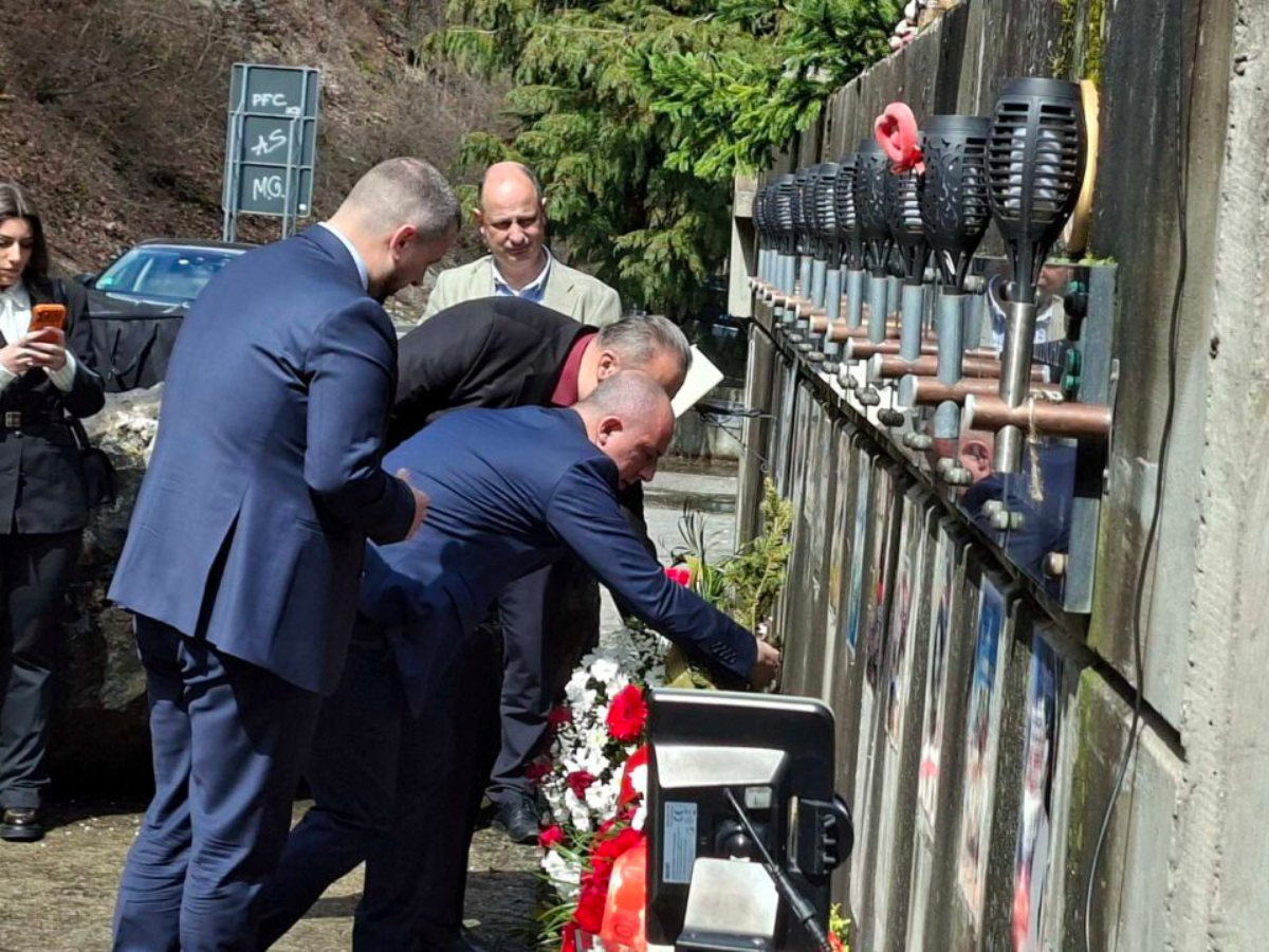 "Skakali smo u vodu da ih spasimo": 12 bugarskih đaka stradalo kod Prijepolja, obeležena godišnjica tragedije