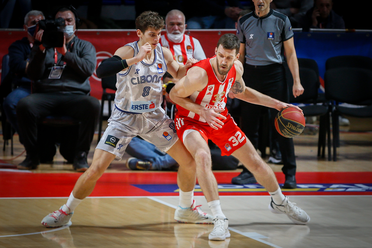 Neverovatan potez Miška Ražnatovića, poznatog košarkaša sa Balkana poslao na koledž sa 23 godine