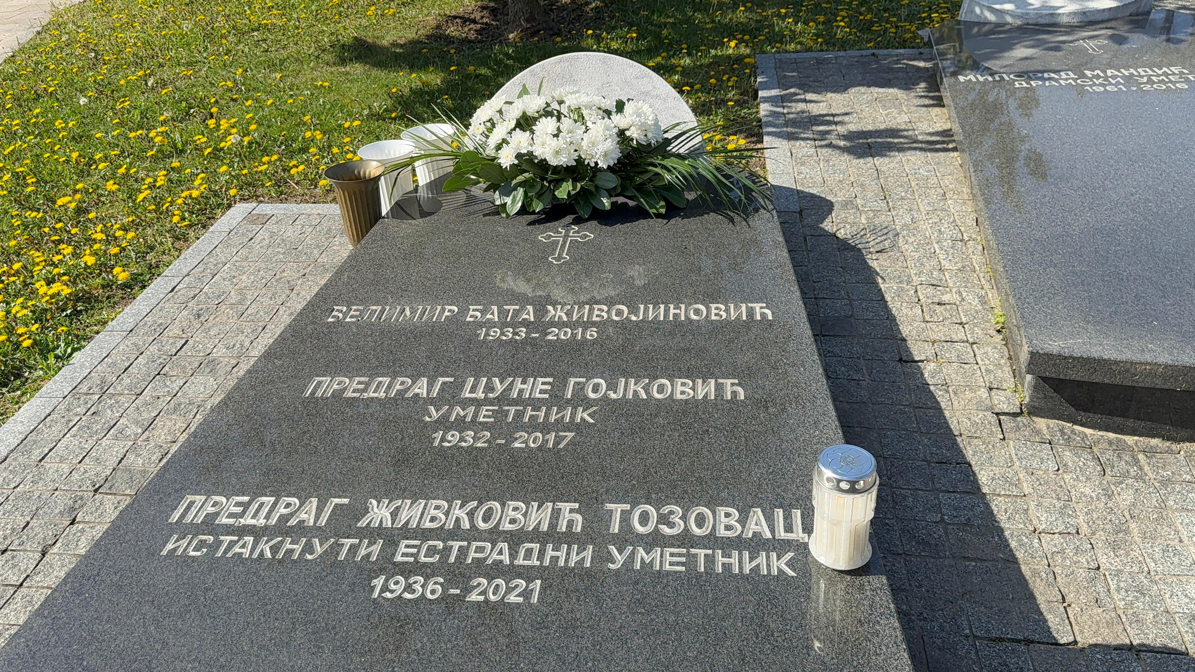 Na grobu u Aleji samo jedna sveća i venac, niko se nije pojavio: Pet godina od smrti legendarnog Tozovca