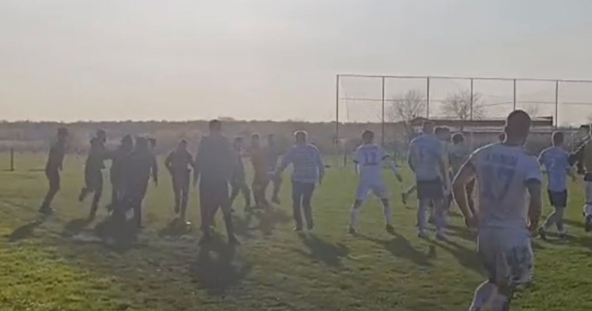 Nezapamćeni skandal na meču Srpske lige: Huligani utrčali na teren, prebili igrače i trenera domaćeg tima