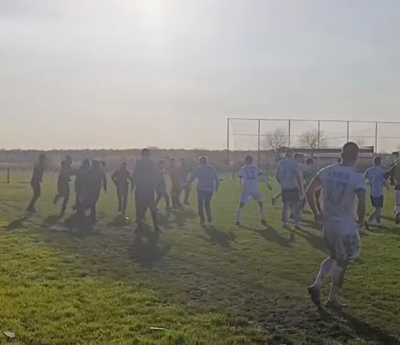 Nezapamćeni skandal na meču Srpske lige: Huligani utrčali na teren, prebili igrače i trenera domaćeg tima