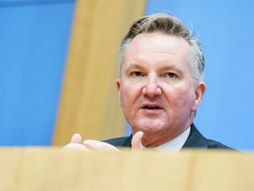 australijski ministar energetike Kris Bouen