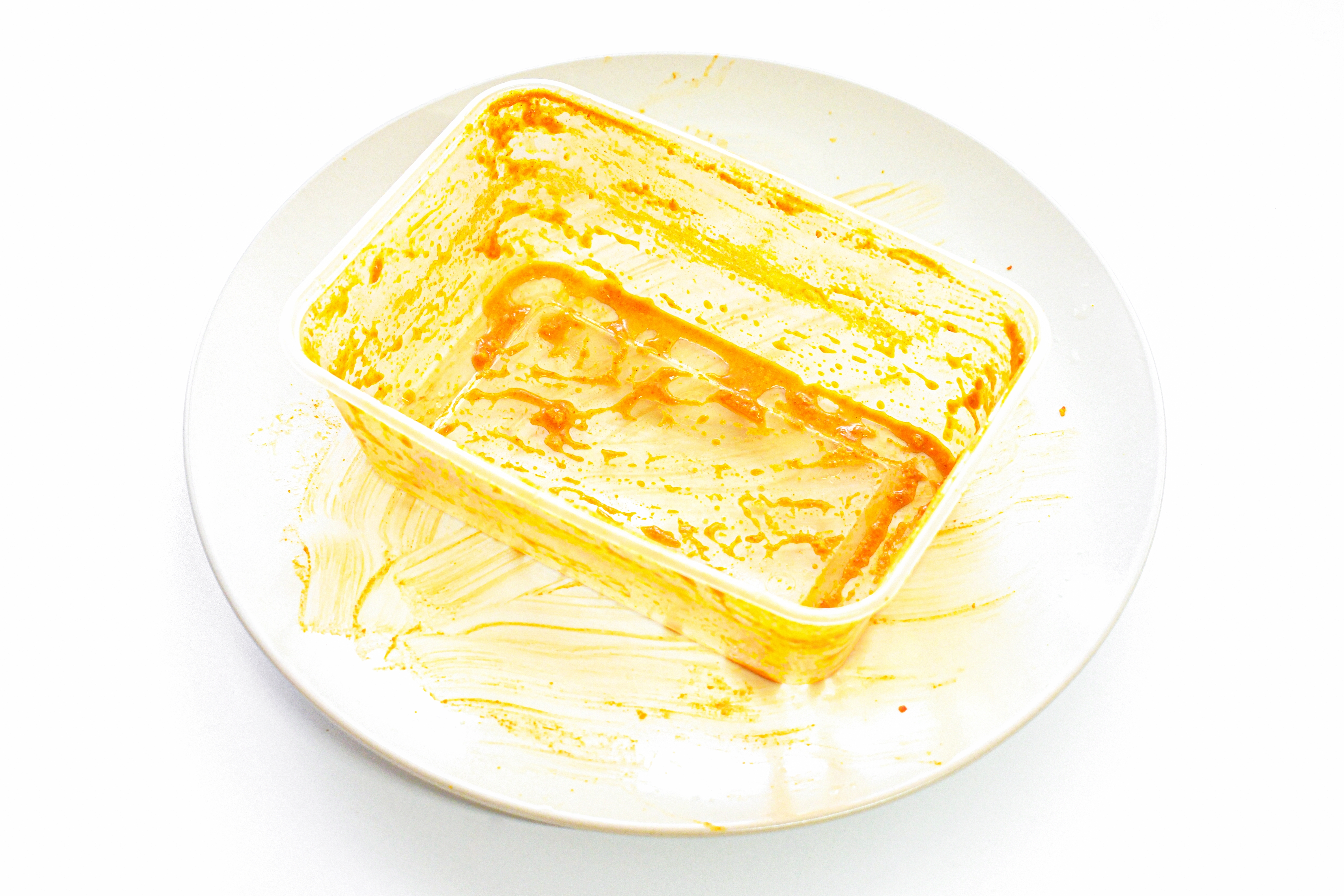 Bakin trik za masne mrlje iz plastičnih posuda zaludeo internet - nestaju za nekoliko minuta bez ribanja