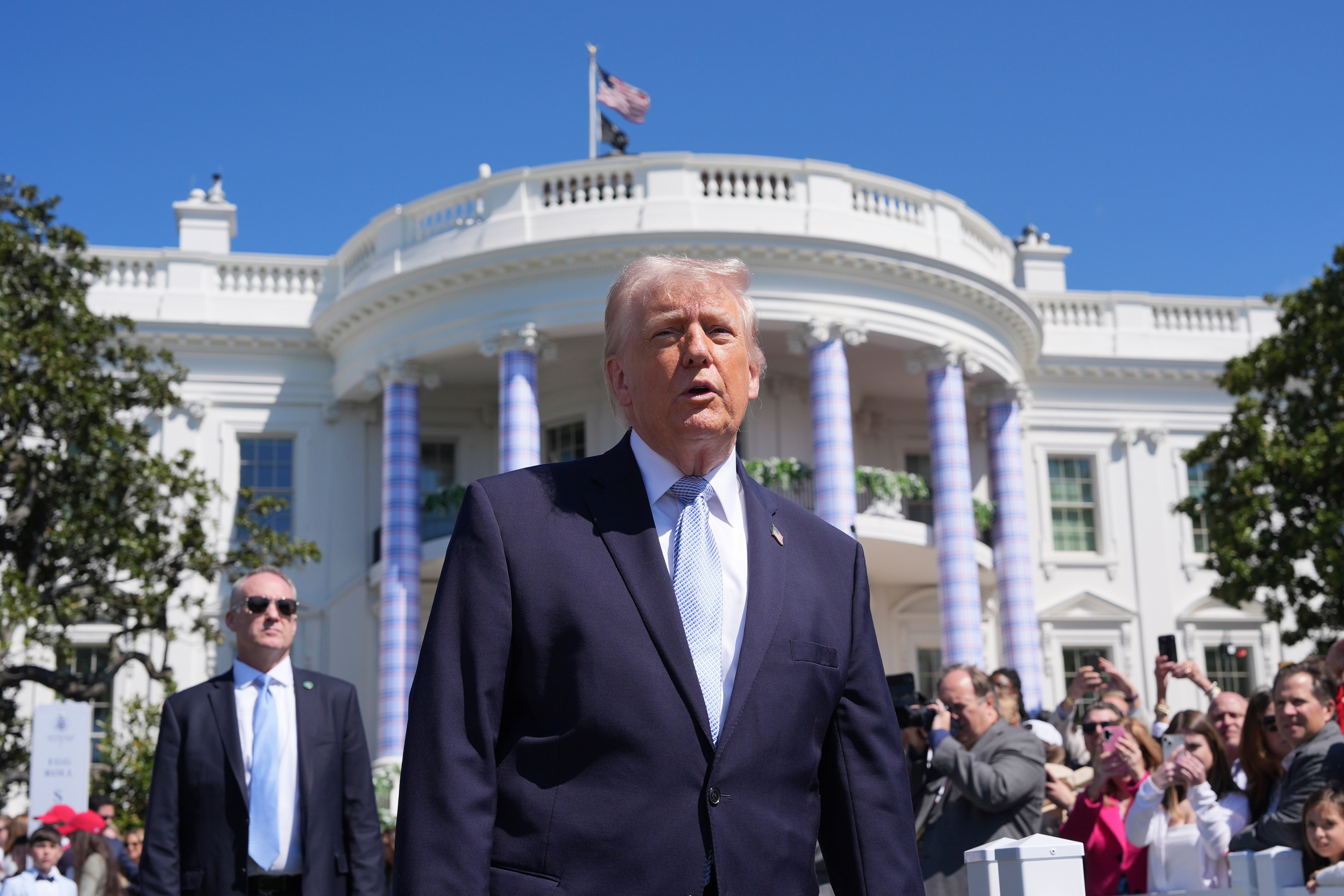 Tramp objasnio zašto je psovao i pretio na Uskrs: "Da se ja pitam uzeo bih Iranu svu naftu"