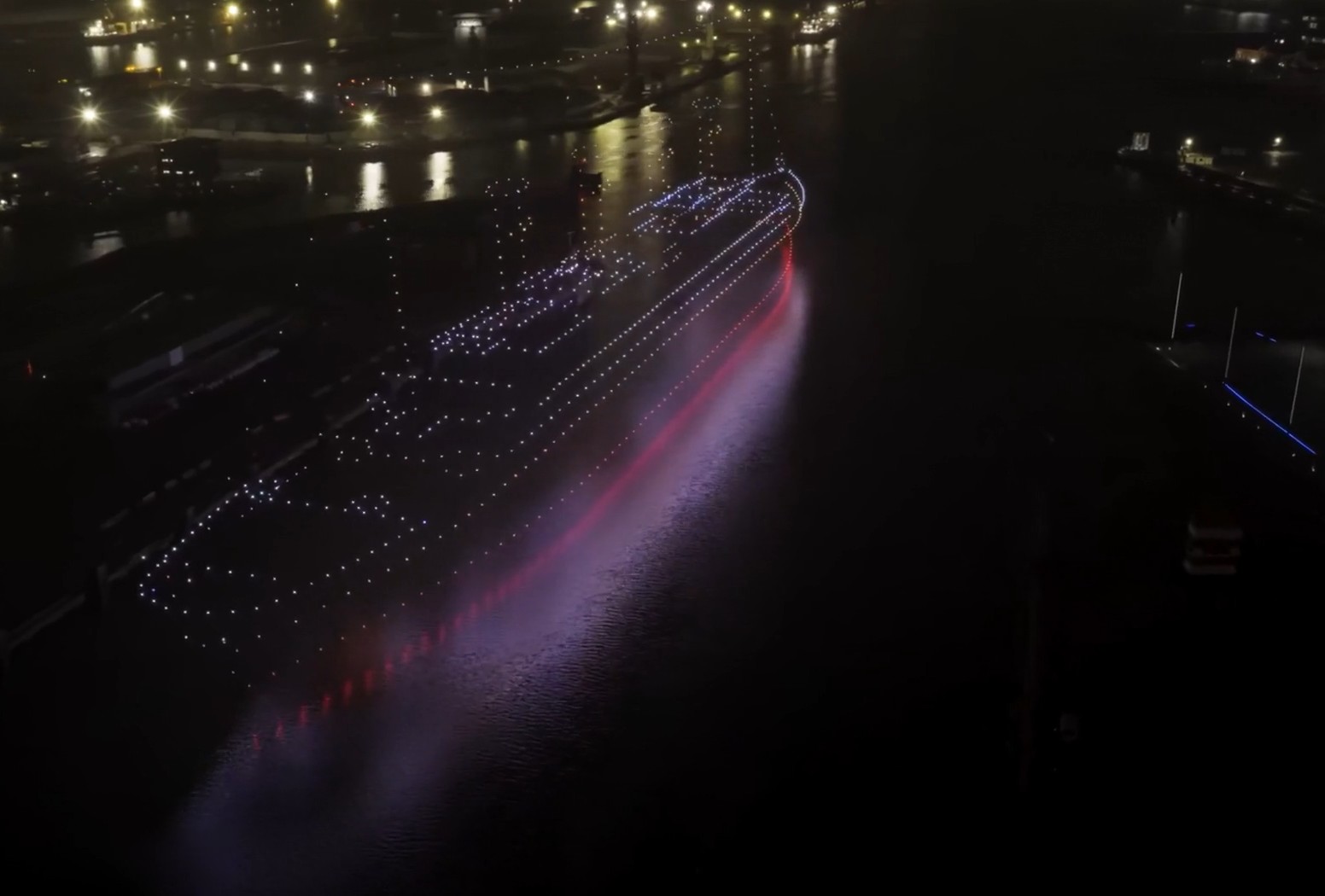 NEVIĐEN PRIZOR NA NEBU Skoro 1.000 dronova oživelo TITANIK, morate da vidite snimak!