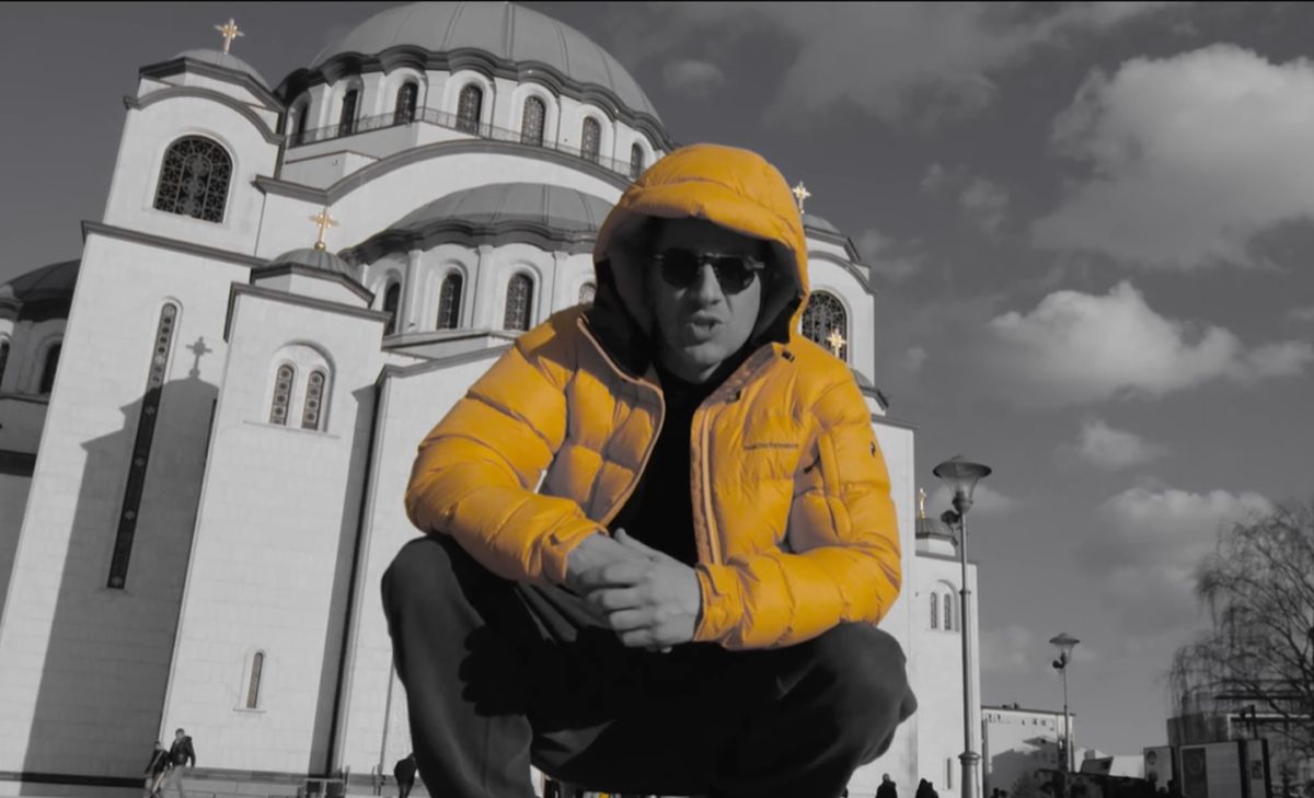 "Baš je zarazna! Toliko toga rečeno": Viktor Savić ima novu pesmu, poslušajte "Kamen"