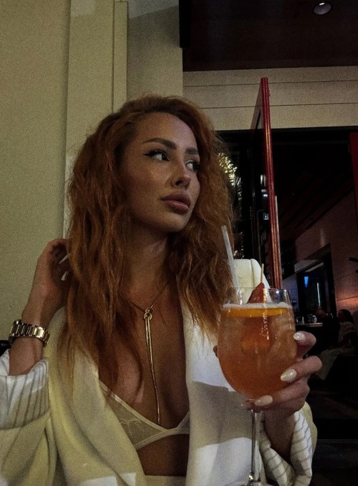 Voditeljka ostavila verenika, pa spakovala stvari i napustila Srbiju: Izašla u grad samo u brusu, gore mreže