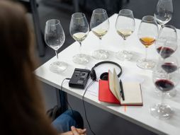 OUTSTANDING WINE SHOW 2026