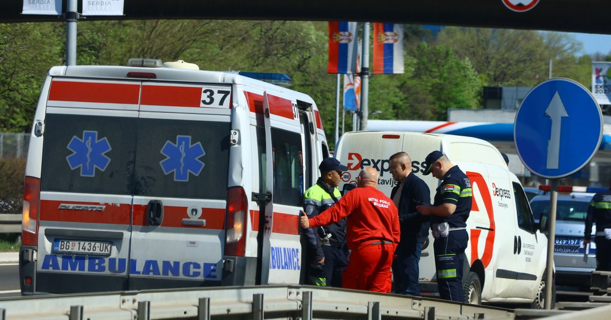 Oboren policajac na motoru: Saobraćajna nezgoda kod Arene