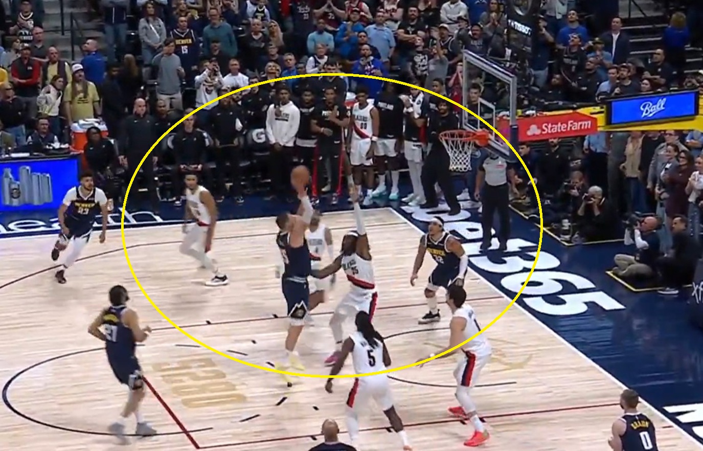 Nikola Jokić umalo postao tragičar Denvera: Pogledajte kako je dva puta promašio da se izbegne produžetak