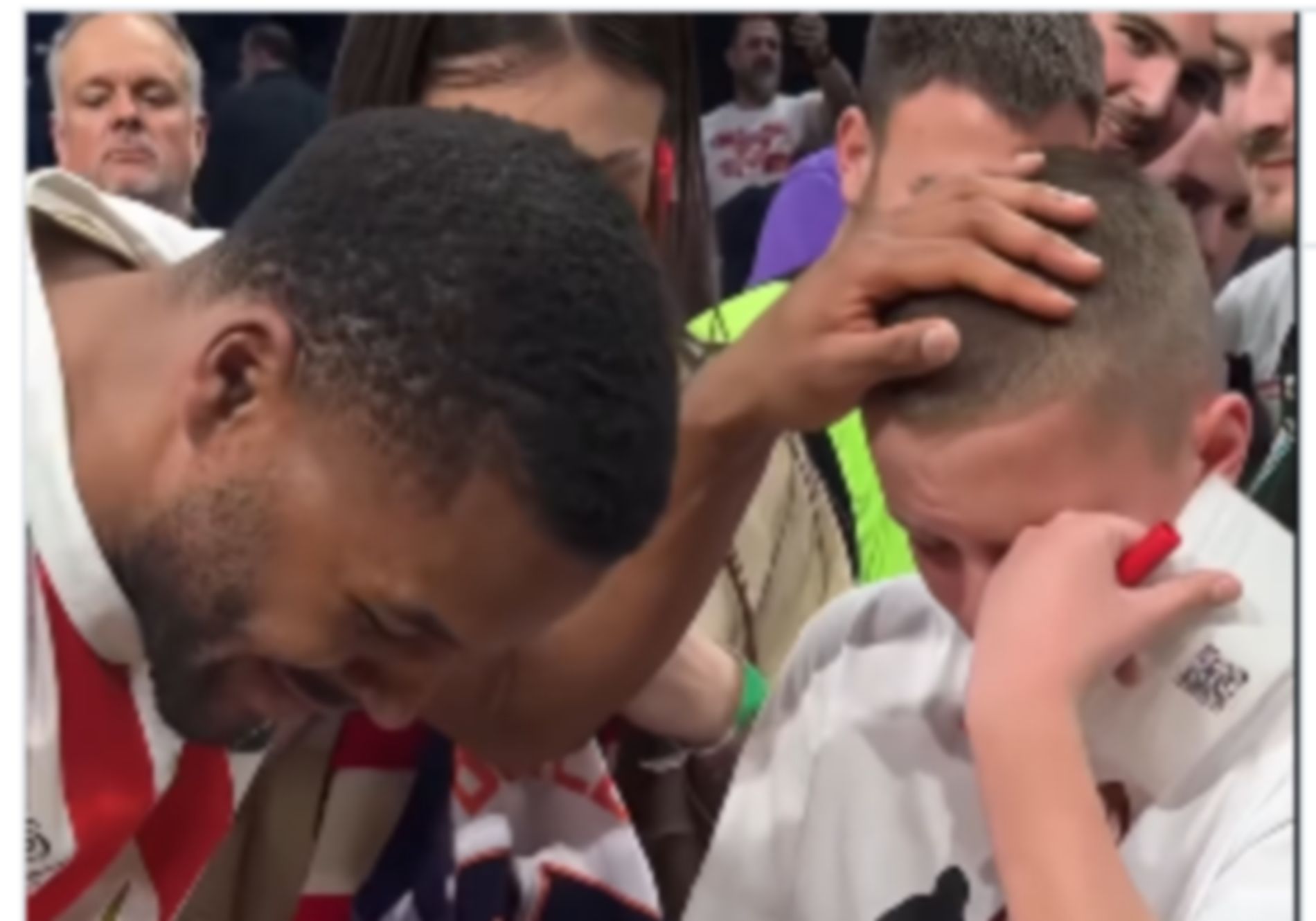 Džered Batler rasplakao mladog navijača Zvezde: Napravio gest, odmah se i klub javio posle Pariza