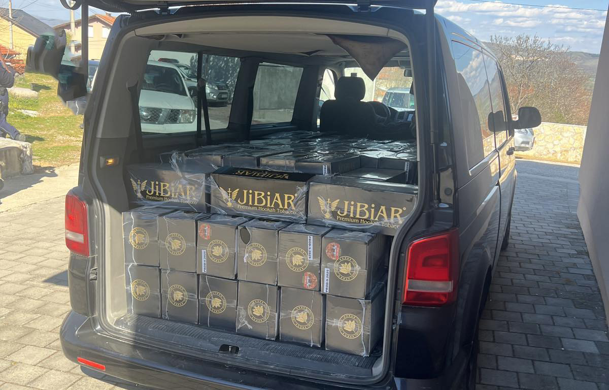 Uhapšen državljanin Severne Makedonije kod Preševa: U kombiju mu pronađeno 750 kg duvana za nargile bez akciza