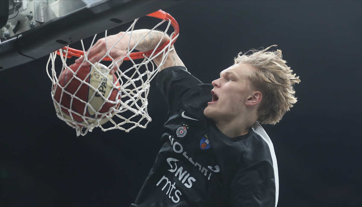 Leteći Isus donosi ozbiljne pare Partizanu, Mika Murinen ide na koledž, a ovo je obeštećenje za crno-bele