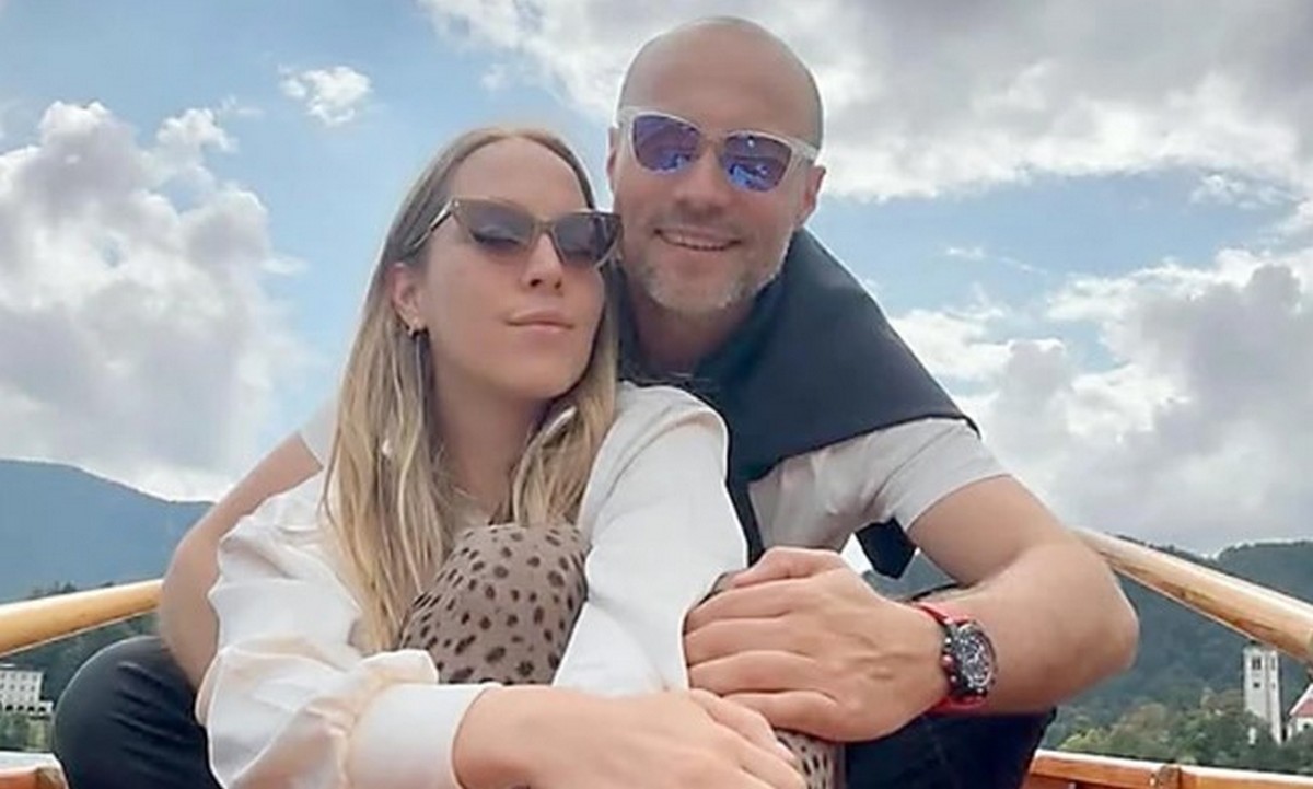 "Pamtiću njen prvi osmeh" Muzičar se obratio emotivnim rečima pošto je postao otac: "Moja žena je heroj"