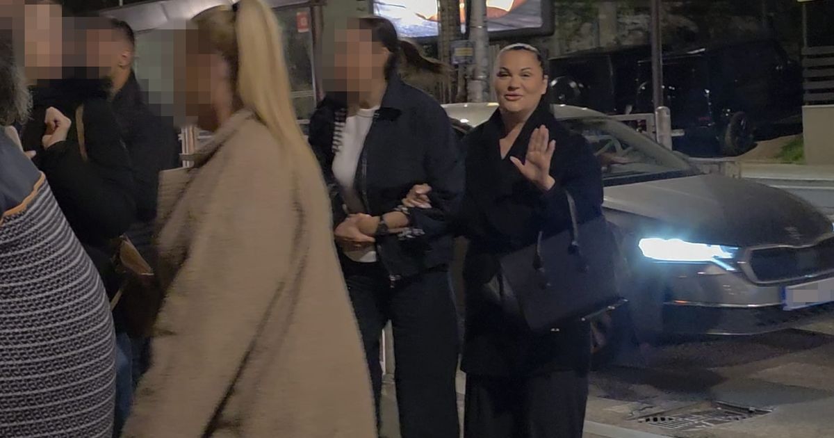 Pomirenje decenije! Jana došla na Stojin nastup, izbegavale se godinama, sad zakopale ratne sekire