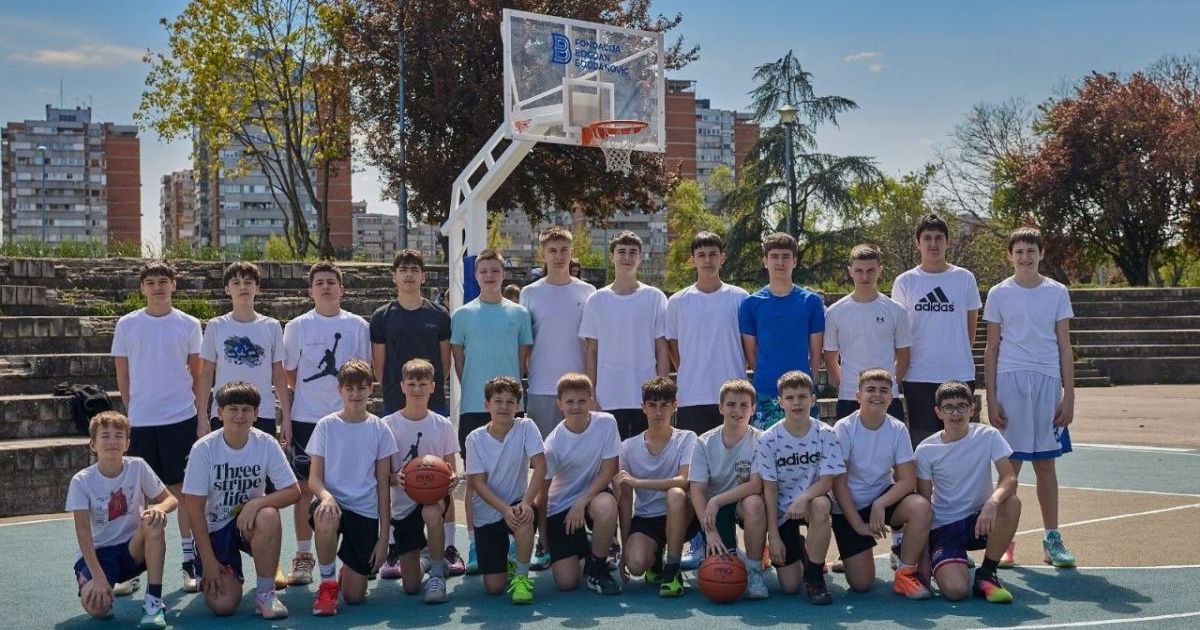 Fondaciјa ,,Bogdan Bogdanović“ obnovila teren za košarku na Novom Beogradu