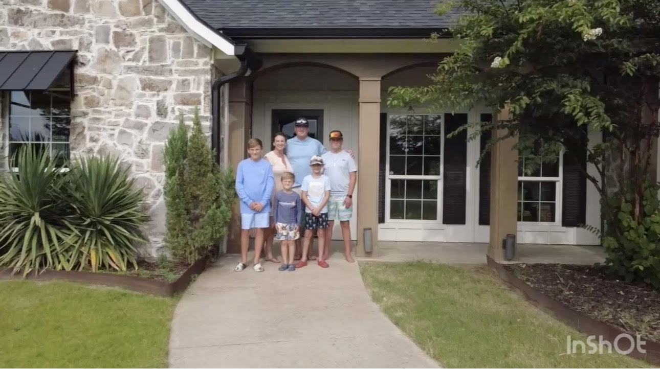 Imaju četvoro dece, a prodali su svu imovinu i započeli novi život: "Kažu da smo ludi, a uštedeli smo hiljade"