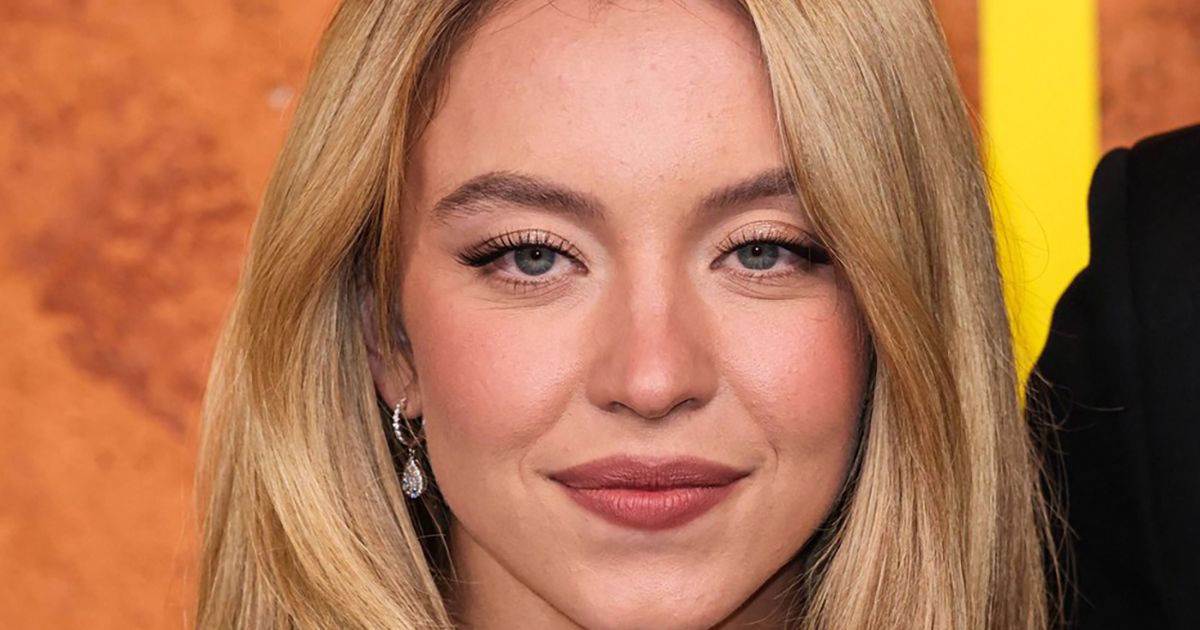 Struk NESTAO, grudi ostale: Skandalozna plavuša izdominirala crvenim tepihom, ali komentari NE PRAŠTAJU