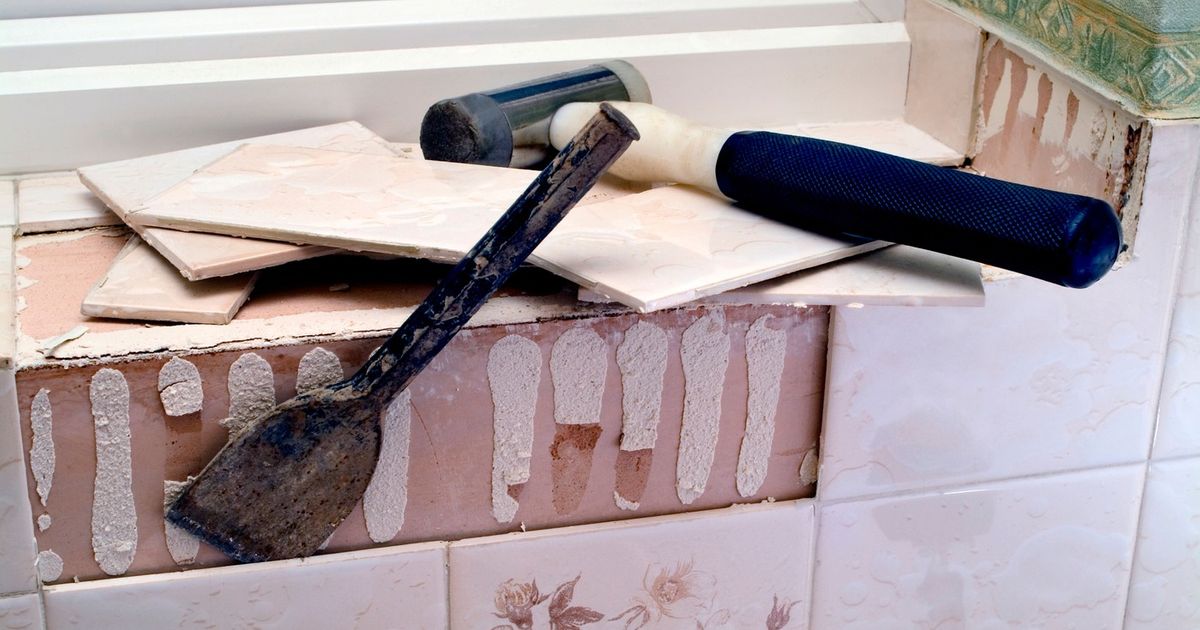 Renovated a house, then discovered shocking messages on the wall: "widow" and "best s*x of my life" mentioned