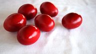 Malo ko zna ovo: Jedna namirnica za SAVRŠENO CRVENA jaja