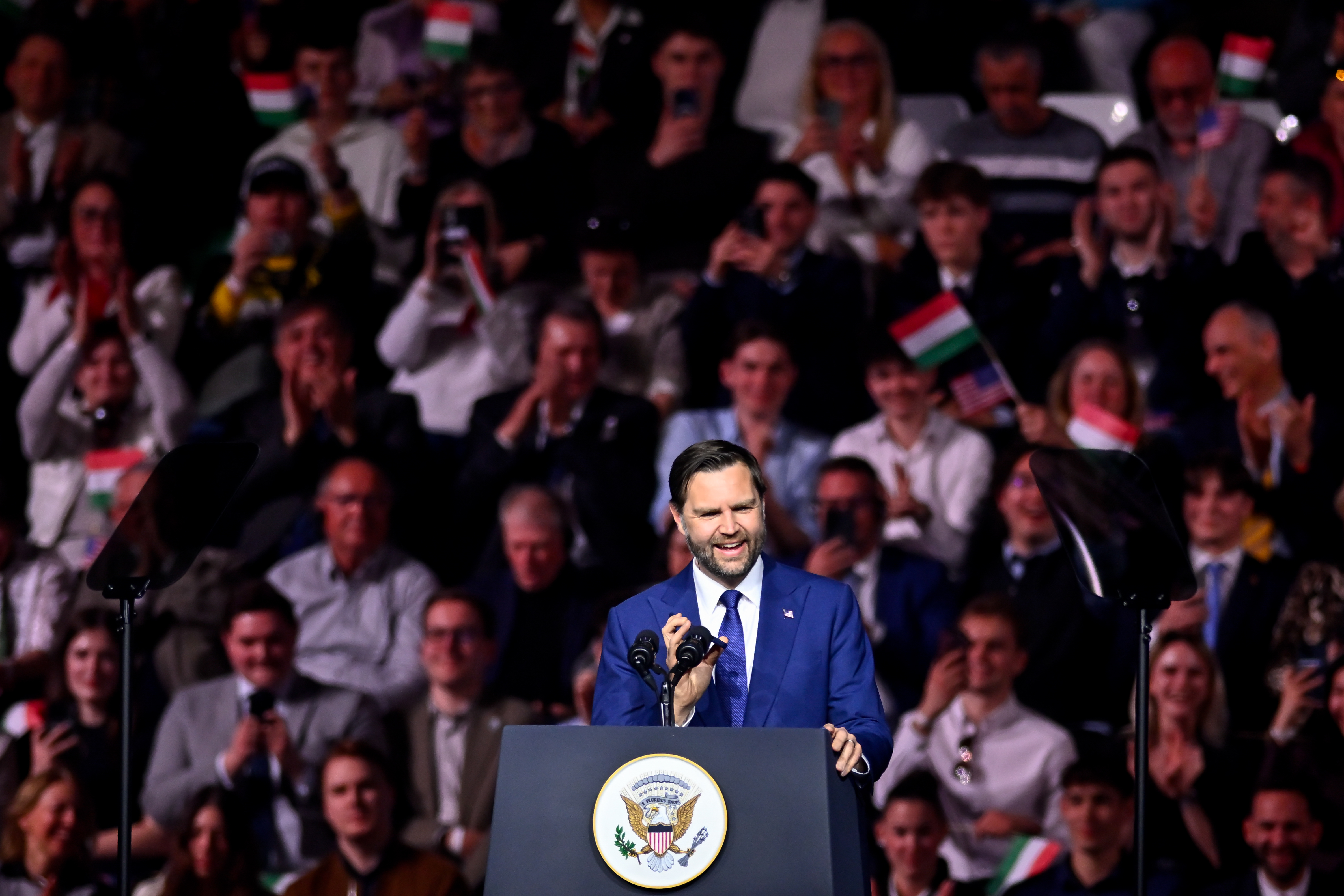 Vens pozvao Trampa tokom govora u Mađarskoj, 5.000 ljudi palo u trans: "Volim tog Viktora, on je fantastičan"