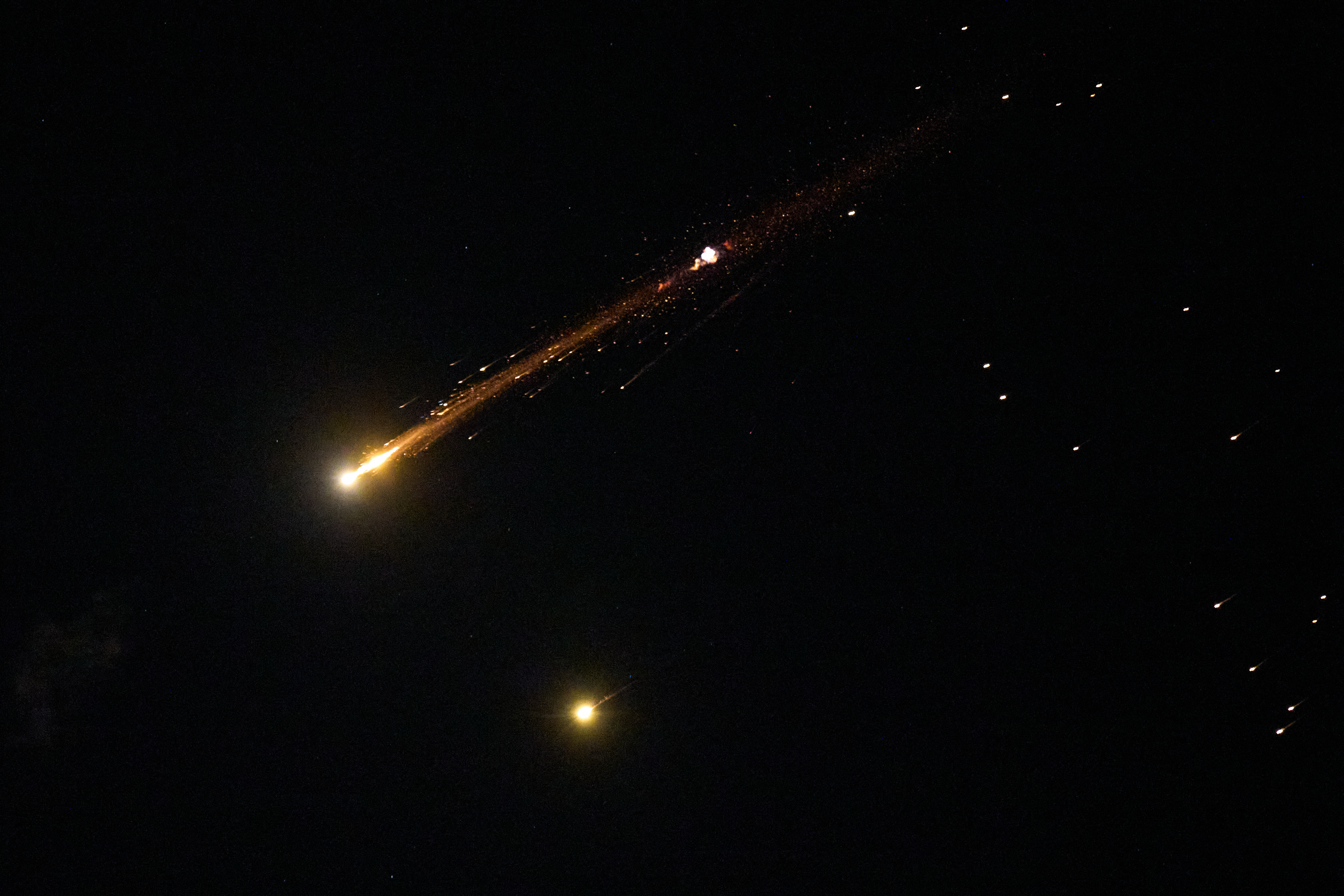 Dogovoren prekid vatre na Bliskom istoku: Tokom noći i dalje letele rakete, Iran ima plan, šta kaže Bela kuća?