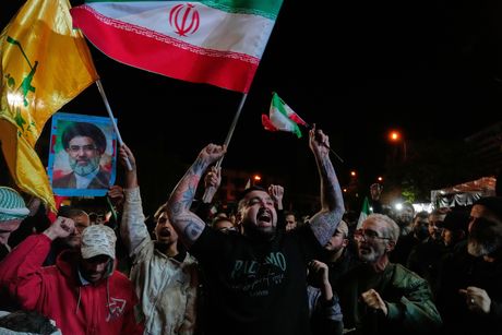 Teheran, demonstranti pale zastave SAD i Izraela