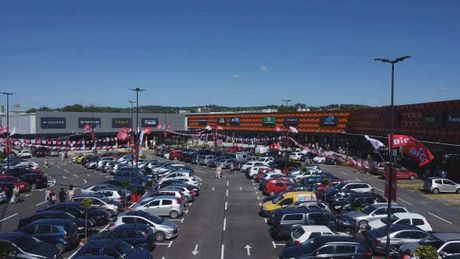 parking ispred tržnog centra u Čačku