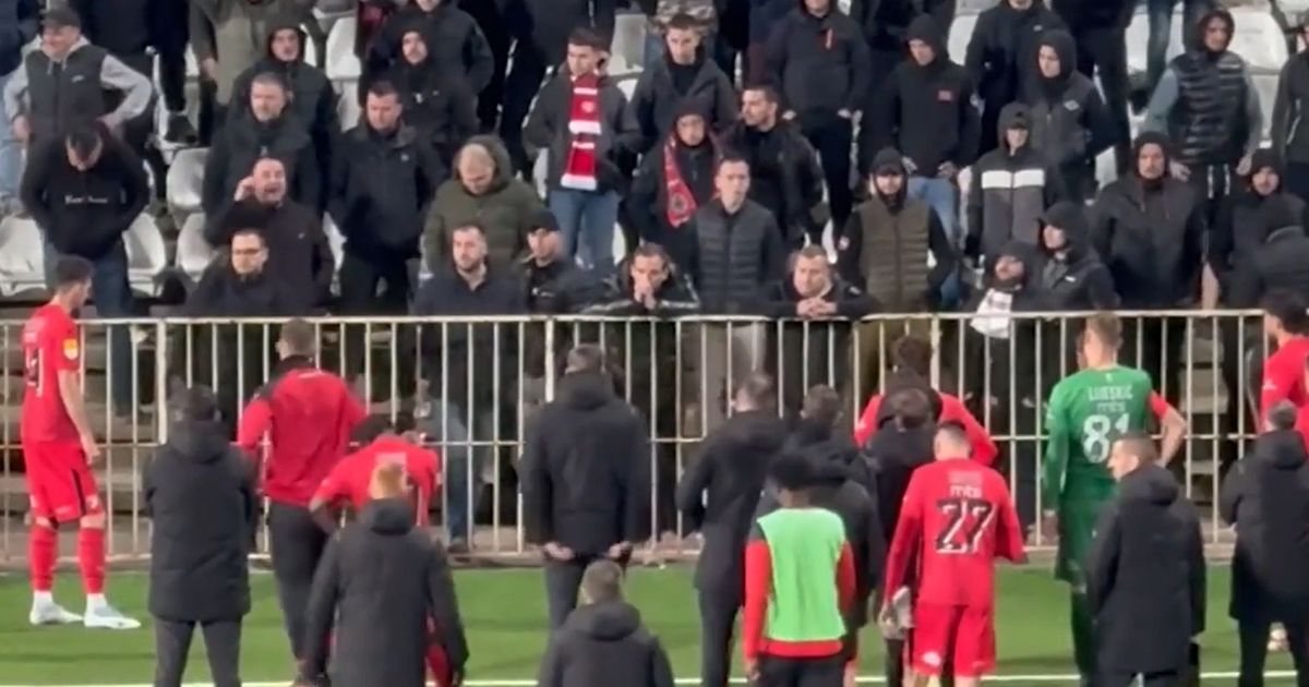 Haos na Brdu: Crveni đavoli terali trenera posle remija, vođa navijača održao i govor fudbalerima