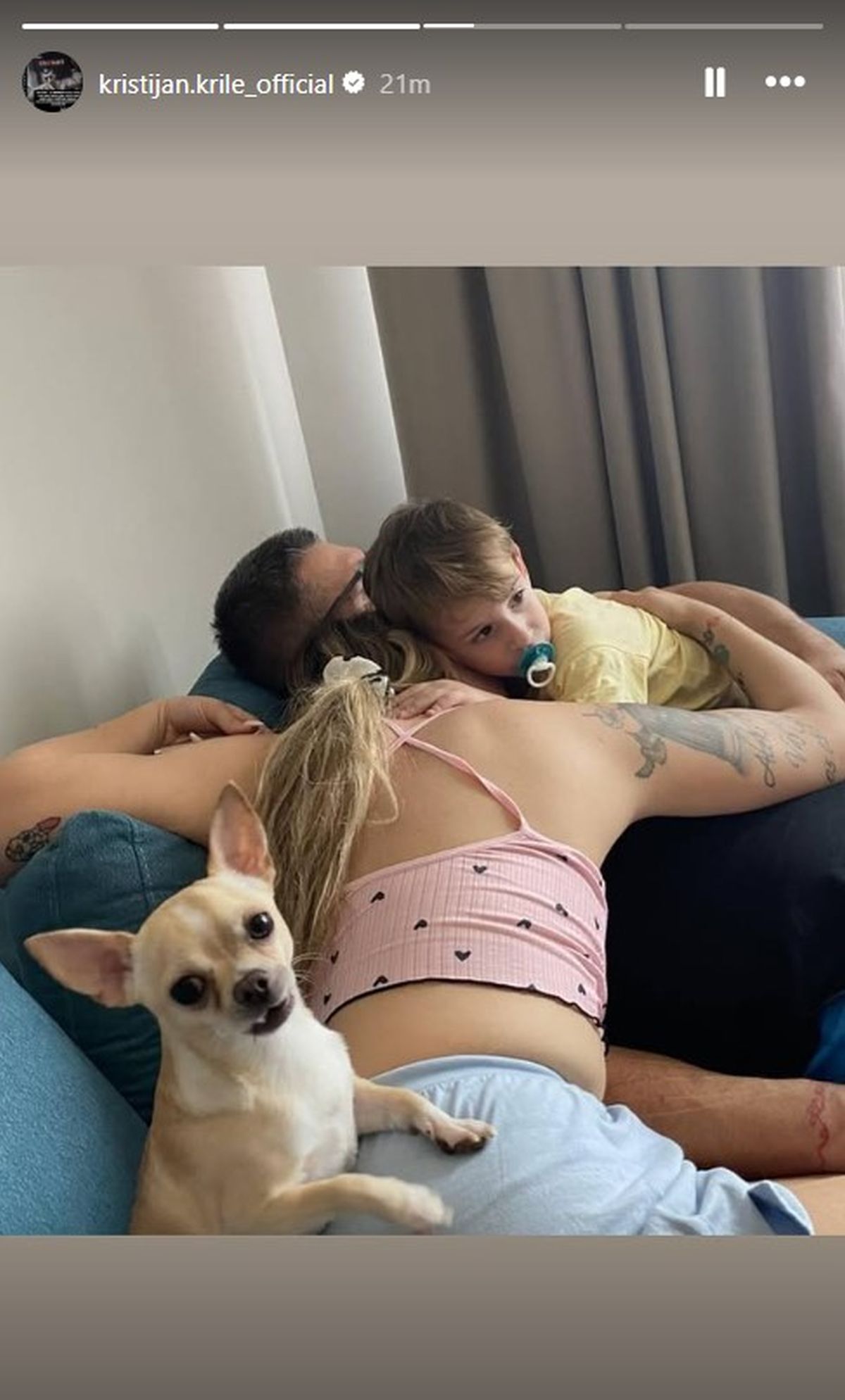 Kristijan grli sina i Kristinu, objavio sliku iz stana i zbunio: Onda je objavio "jaku molitvu", van sebe je!