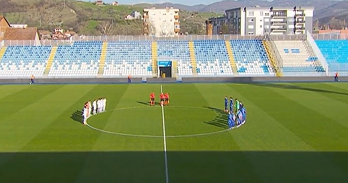 Meč Novi Pazar - Partizan počeo minutom ćutanja u čast Duška Vujoševića