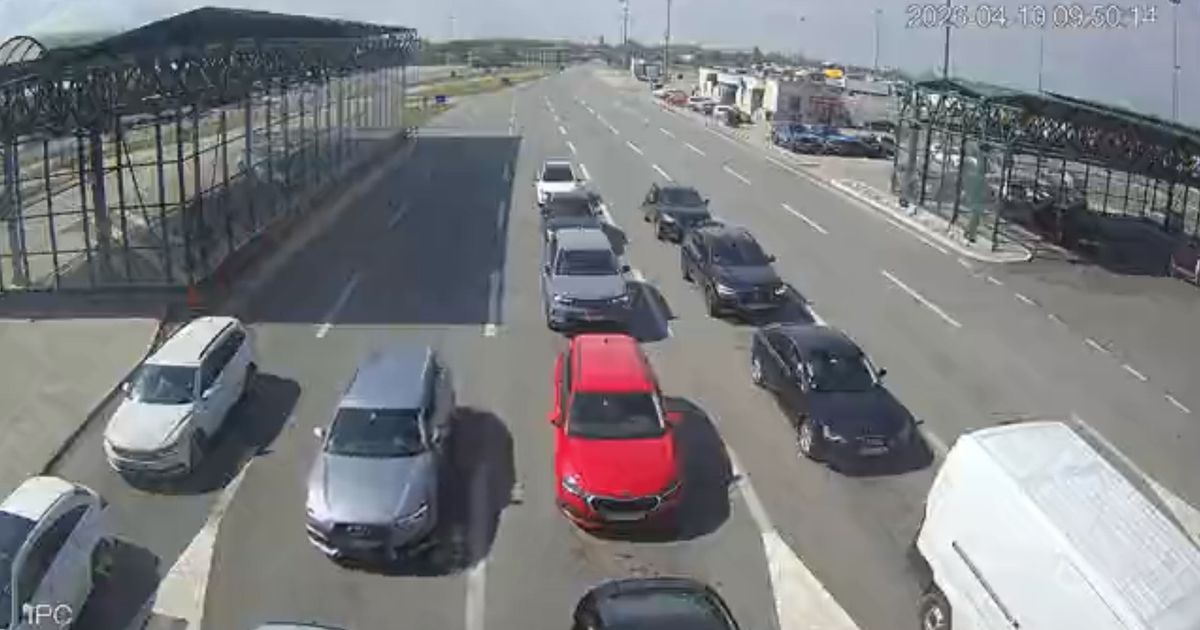 Putnička vozila čekaju sat vremena na Batrovcima na izlazu iz Srbije