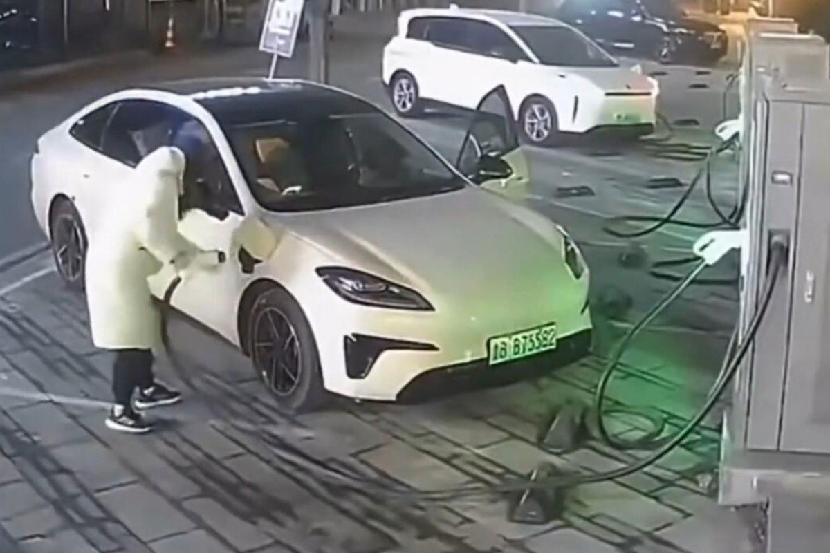 Novi trend iz Kine besni mrežama: Pogledajte šta vozači rade na punjačima za električne automobile